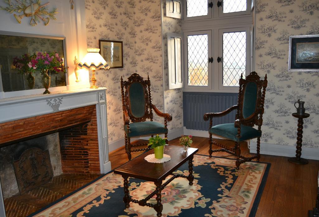 Château de Peufeilhoux Vallon-en-Sully Quarto foto