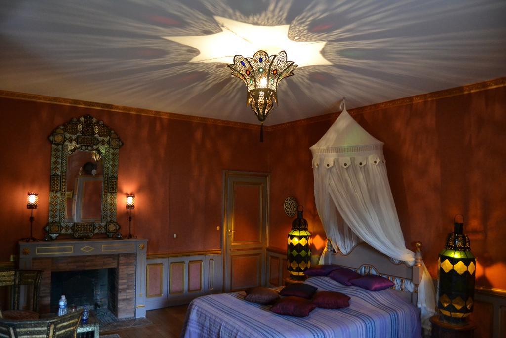 Château de Peufeilhoux Vallon-en-Sully Quarto foto